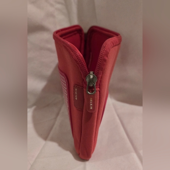 Belkin Pink Neoprene Tablet Sleeve - Protective Carry Case - Picture 5 of 11